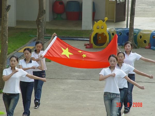���ϴ�ͼƬ��Ȼ�󵥻�ͼƬ���в���ͼƬ