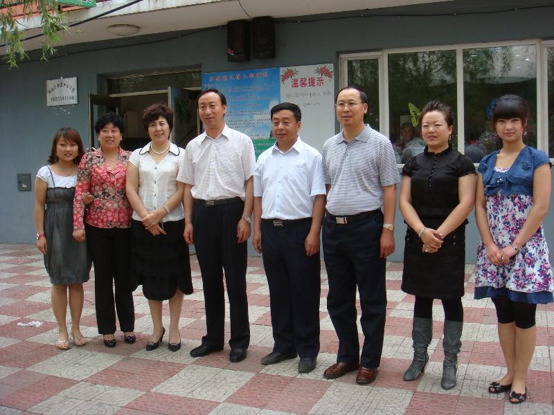 县委领导班子六一来我园慰问